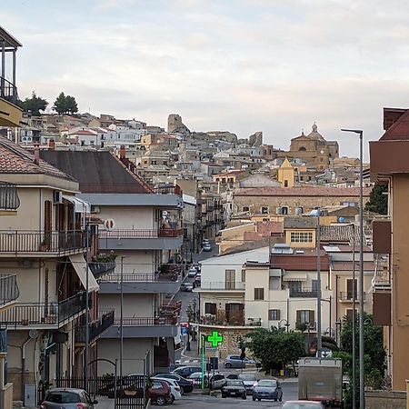 Appartamento "Rina Centro Sicilia" Pietraperzia Exteriör bild