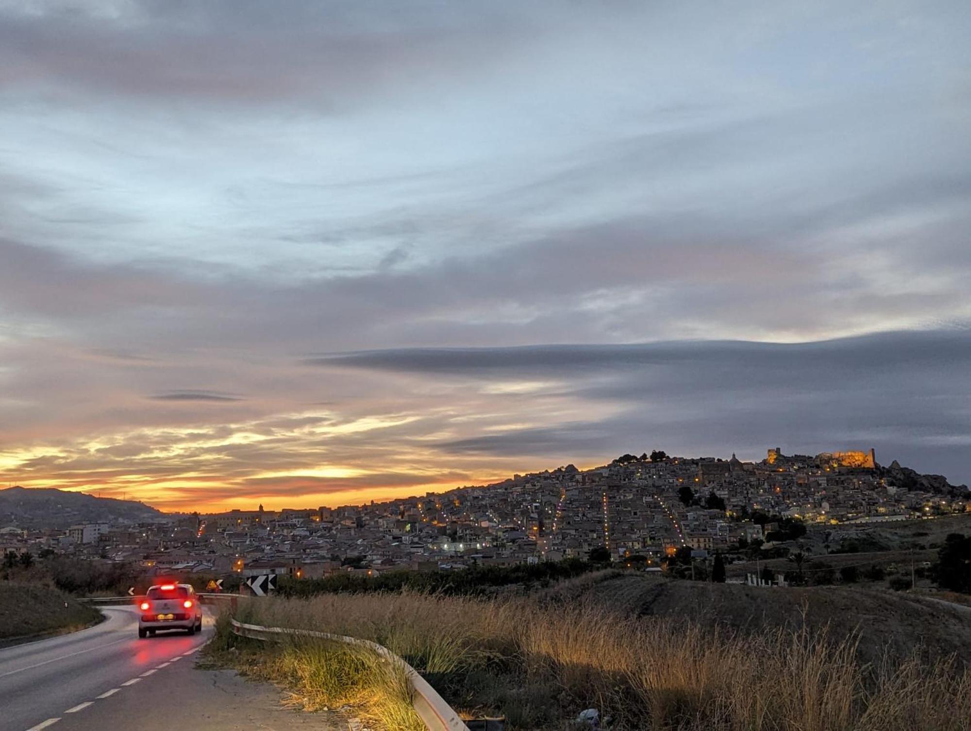 Appartamento "Rina Centro Sicilia" Pietraperzia Exteriör bild