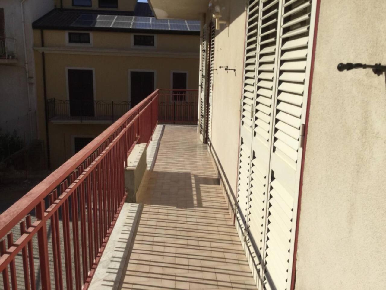 Appartamento "Rina Centro Sicilia" Pietraperzia Exteriör bild