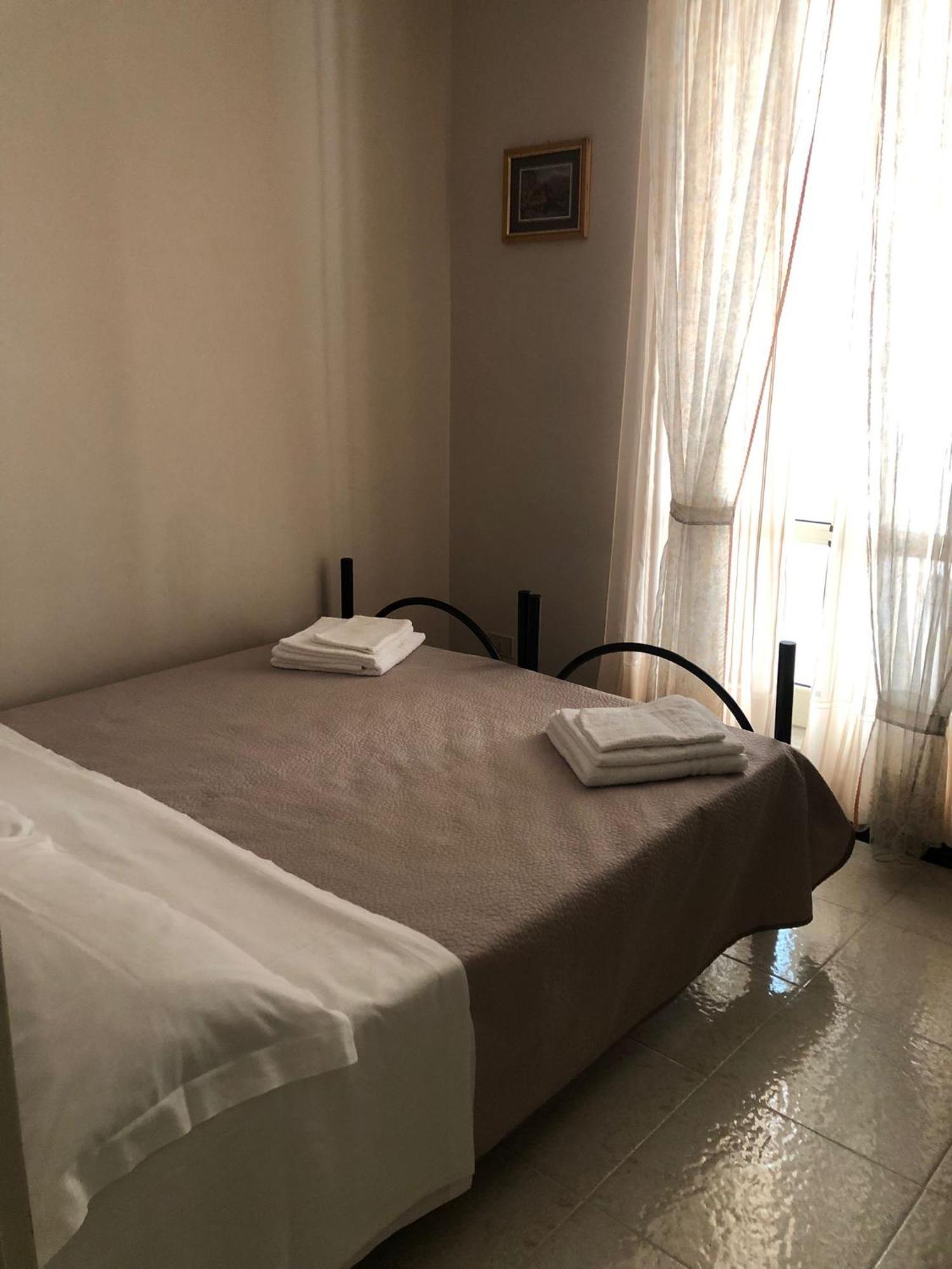 Appartamento "Rina Centro Sicilia" Pietraperzia Exteriör bild